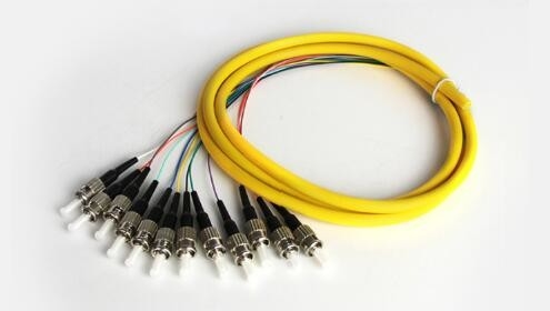 Cables ópticos modificados para requisitos particulares de la coleta de la fibra del SC APC del paquete de los conectores en red de CATV FTTH