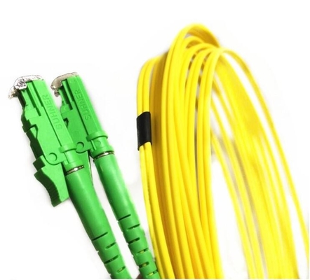 cable de fibra óptica del remiendo de 3.0m m con los conectores de E2000 APC UPC