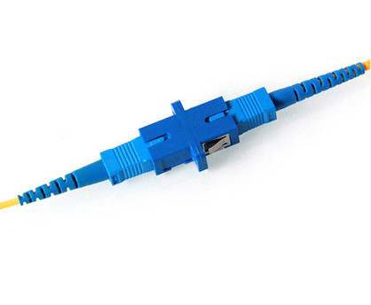 Cable de parche de conexión de fibra óptica con conector personalizado