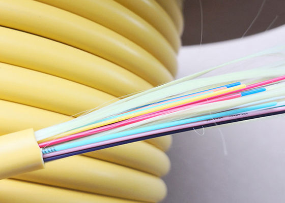 Color anaranjado interior con varios modos de funcionamiento apretado flexible del cable de distribución de la fibra óptica del almacenador intermediario