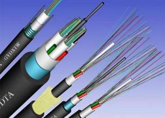 GYXTW 4F sueltan el ℃ de la temperatura -40~80 de la operación de los cables de la fibra óptica del tubo