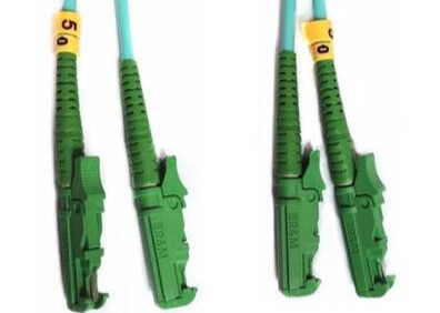 cable de fibra óptica del remiendo de 3.0m m con los conectores de E2000 APC UPC