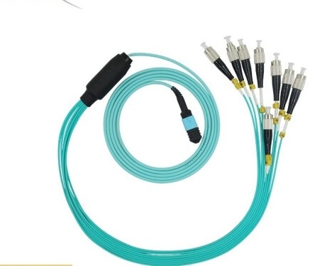 Cable del cable 8/12/24F MTP MPO del tronco de la fibra MPO del cordón de remiendo del conector de OM3/OM4 MPO 12