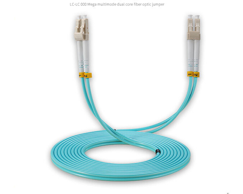 Cordón de remiendo de fibra óptica del LC/del UPC OM3, cable de fribra óptica a una cara de tierra azul