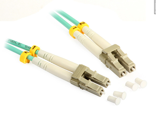 Cordón de remiendo de fibra óptica del LC/del UPC OM3, cable de fribra óptica a una cara de tierra azul